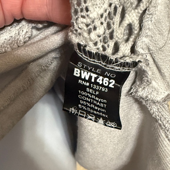 POL Crochet-Trim Hooded Tunic in Light sage - Picture 4 of 9